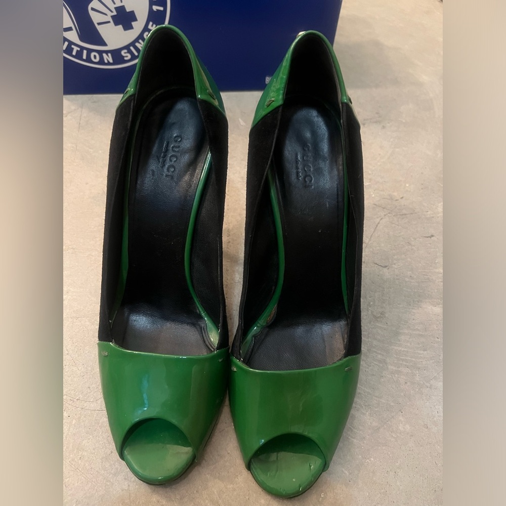 Authentic gucci hills size 9
